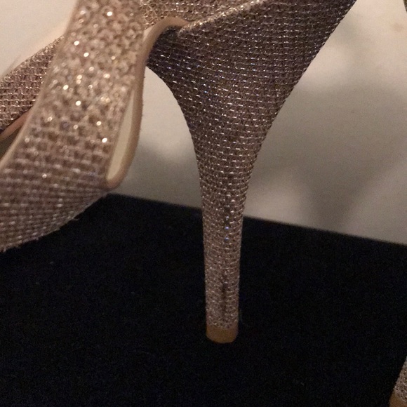 David bridal gold strappy heels(size 8) - Picture 4 of 8